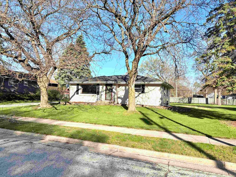 916 London St, Menasha, WI 54952-1933