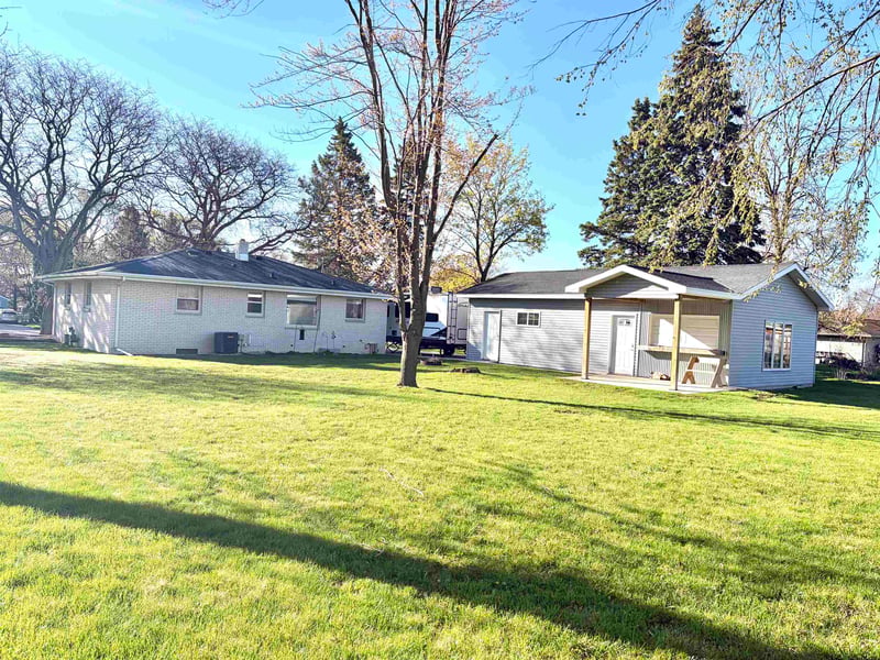 916 London St, Menasha, WI 54952-1933