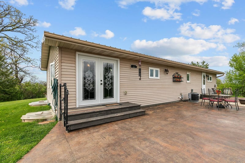 3290 Quarry Dr, Omro, WI 54963
