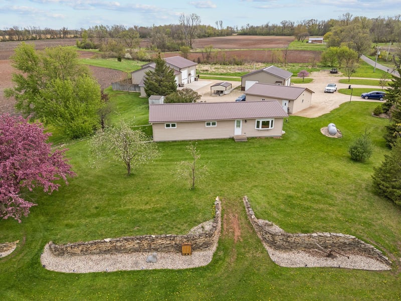 3290 Quarry Dr, Omro, WI 54963