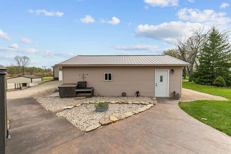 3290 Quarry Dr, Omro, WI 54963