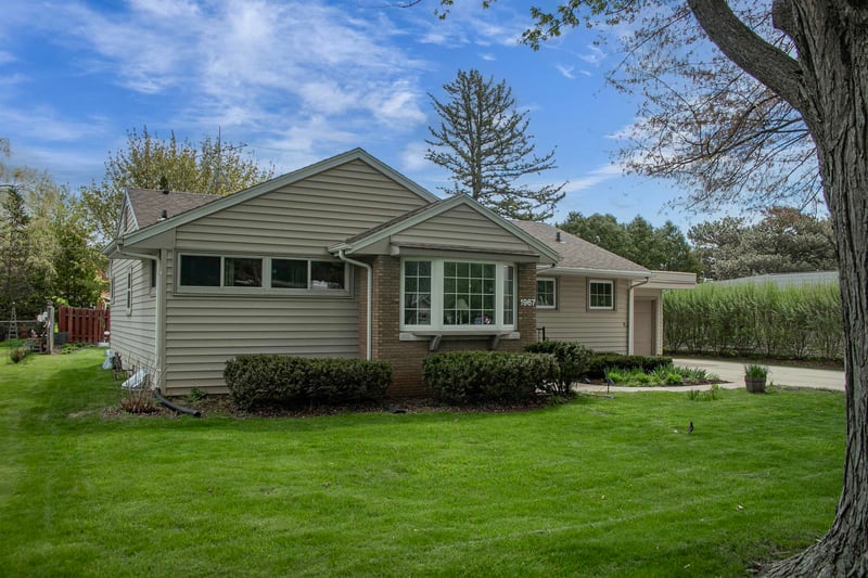 1967 Palisades Dr, Appleton, WI 54915-1024