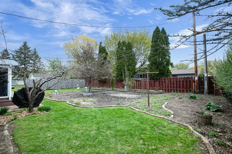 1967 Palisades Dr, Appleton, WI 54915-1024
