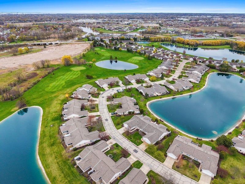 1633 Twin Lakes Cir, Green Bay, WI 54311-5671