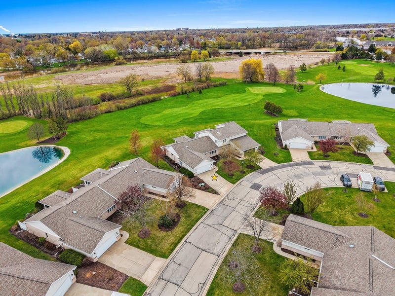 1633 Twin Lakes Cir, Green Bay, WI 54311-5671