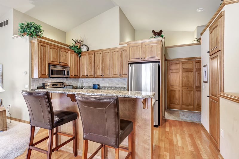 1241 Prairie Falcon Trl, Green Bay, WI 54313-7177