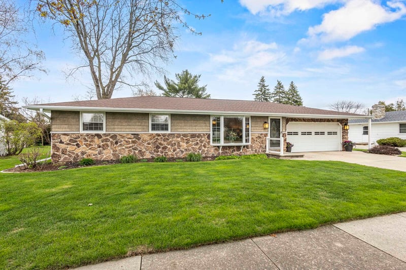1698 Nancy Ave, Green Bay, WI 54303