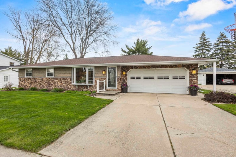 1698 Nancy Ave, Green Bay, WI 54303