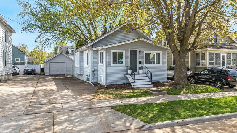 821 6th Ave, Oshkosh, WI 54902