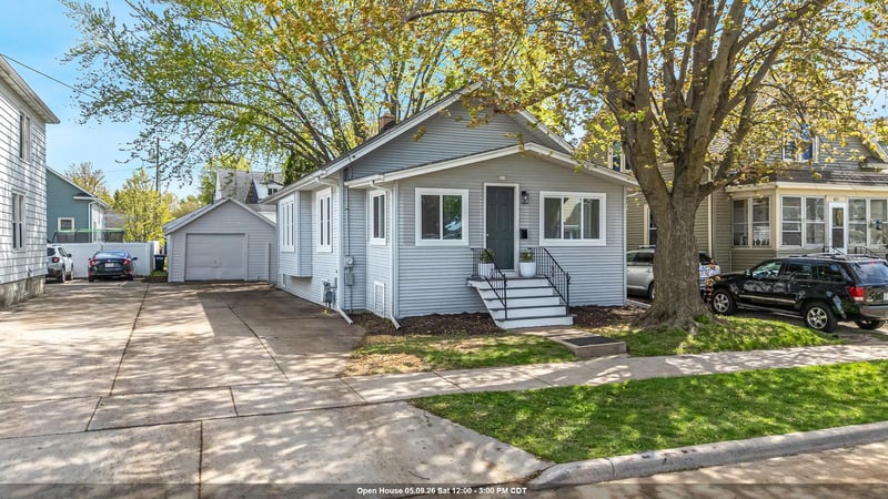821 6th Ave, Oshkosh, WI 54902