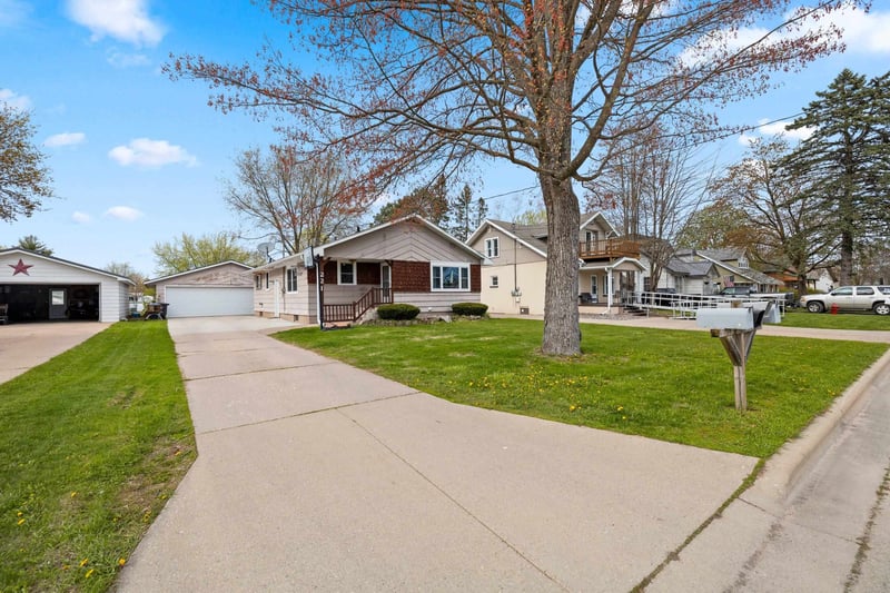 221 River Hts, Shawano, WI 54166