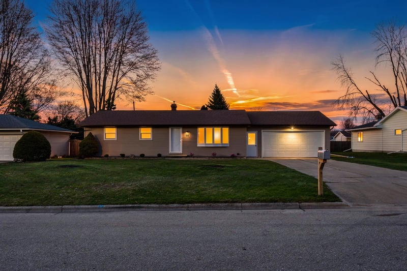 838 Marydale Dr, Green Bay, WI 54313-6922