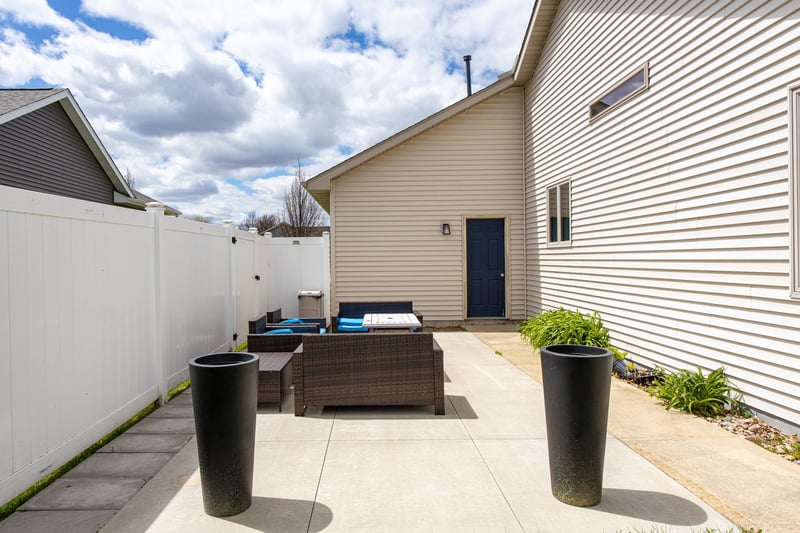 N1734 Hot Springs Ct, Greenville, WI 54942