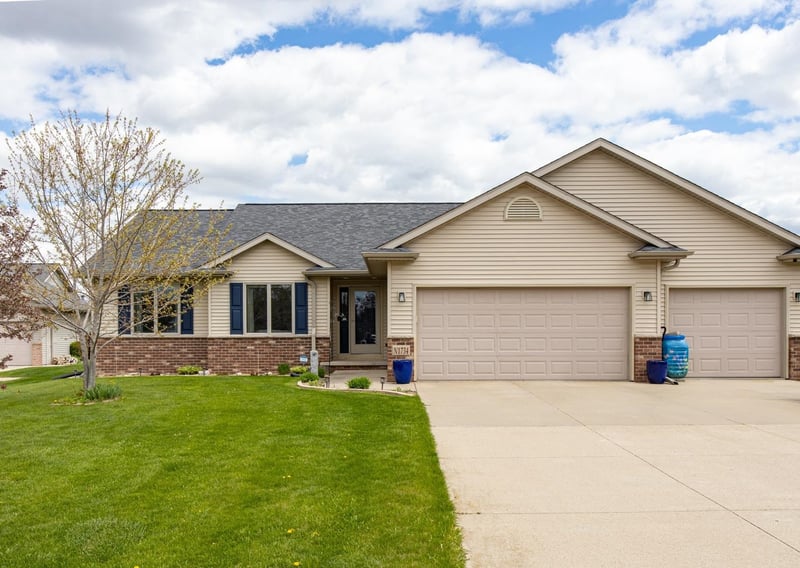 N1734 Hot Springs Ct, Greenville, WI 54942
