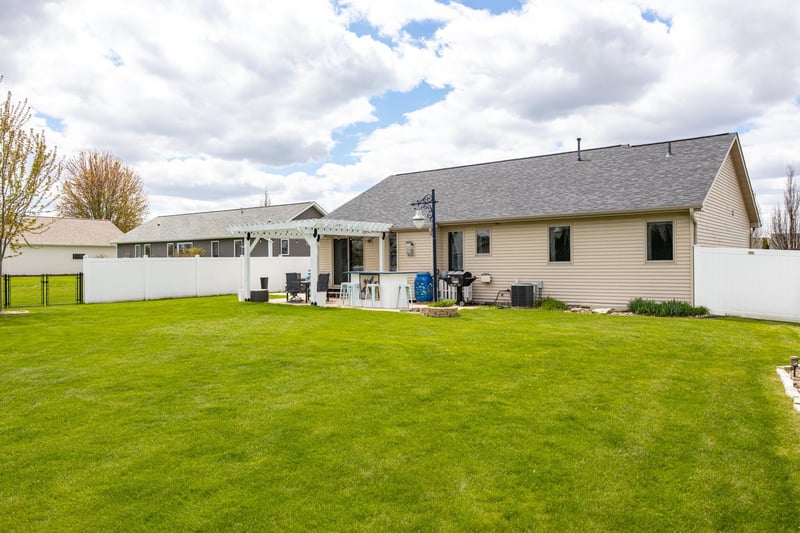 N1734 Hot Springs Ct, Greenville, WI 54942