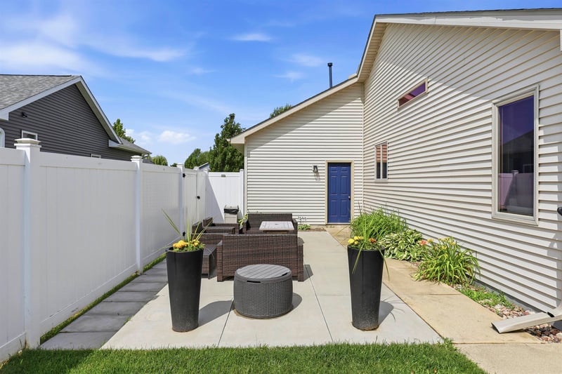 N1734 Hot Springs Ct, Greenville, WI 54942