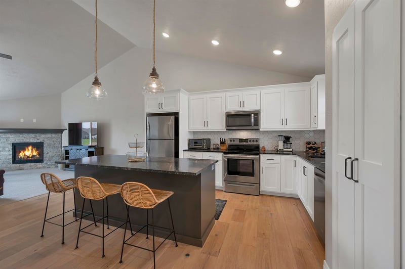 829 Sharon Ln, Pulaski, WI 54162
