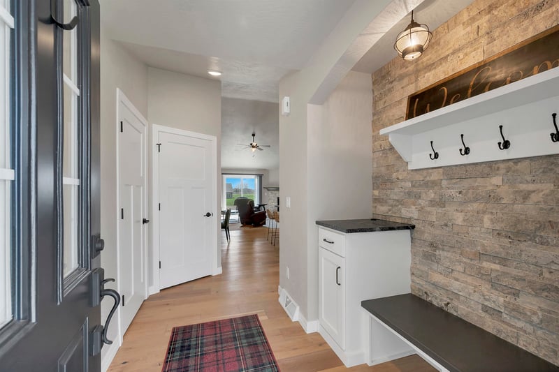 829 Sharon Ln, Pulaski, WI 54162