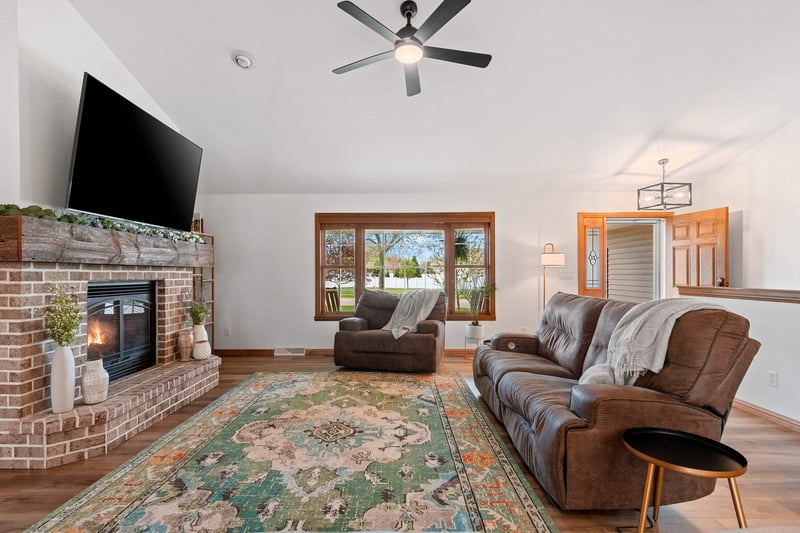 2460 Warm Meadows Dr, Green Bay, WI 54303-6025