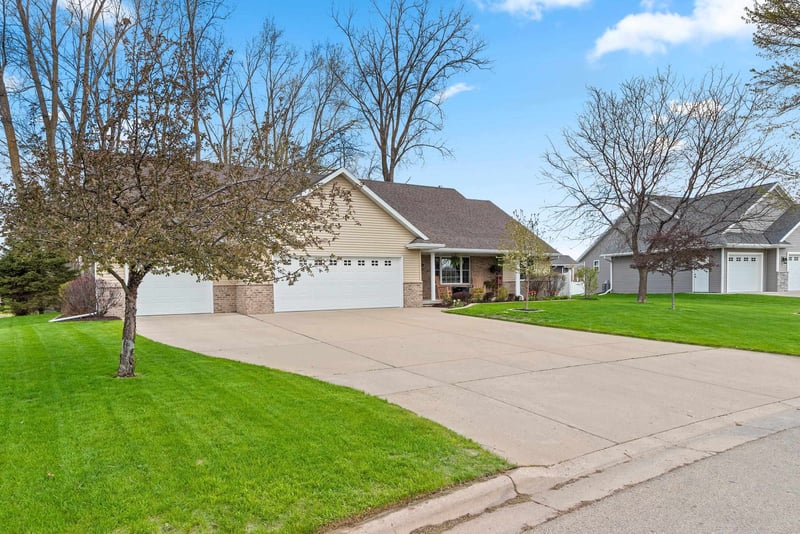 2460 Warm Meadows Dr, Green Bay, WI 54303-6025