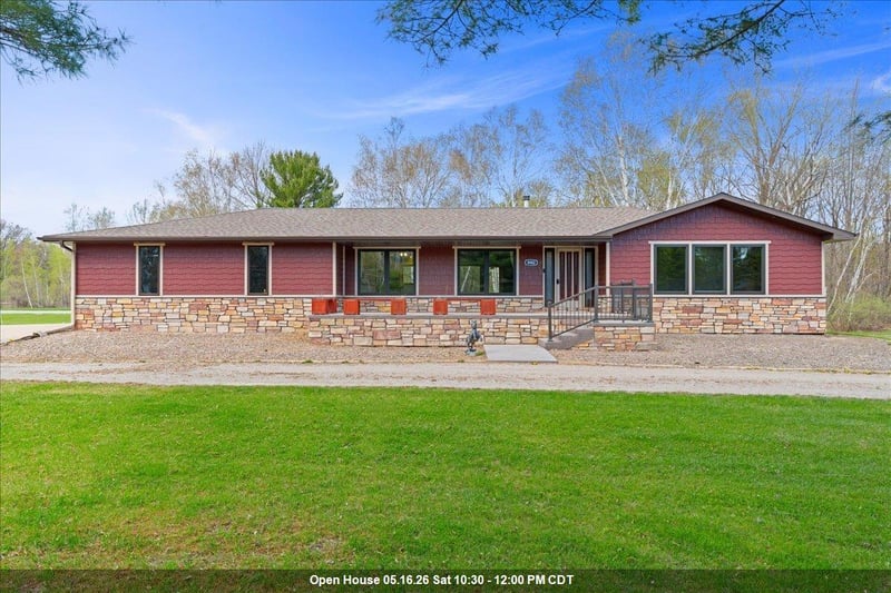4482 Forest Rd, Oneida, WI 54155-9115