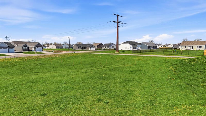 1535 Freedom Meadows Dr, Neenah, WI 54956