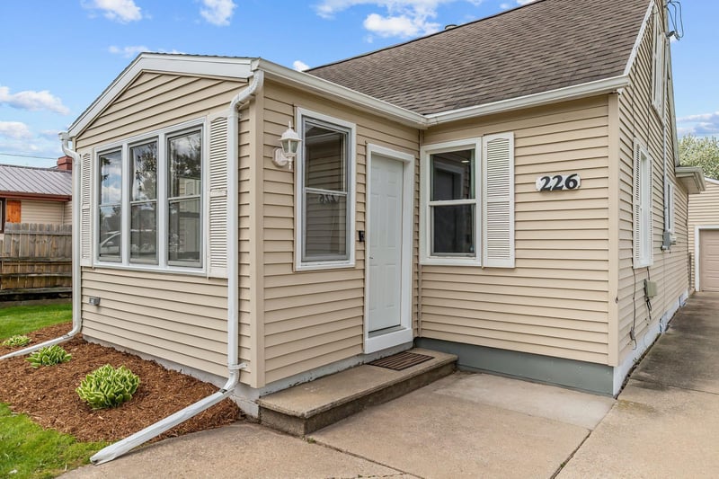 226 Gruenwald Ave, Neenah, WI 54956