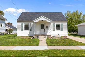 672 8th Ave, Oshkosh, WI 54902-5857