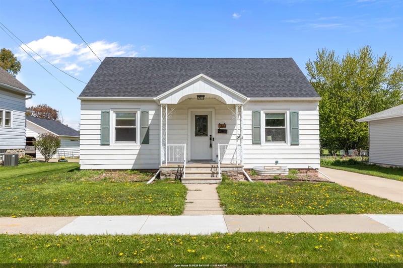 672 8th Ave, Oshkosh, WI 54902-5857