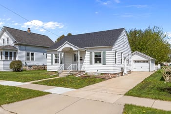 672 8th Ave, Oshkosh, WI 54902-5857