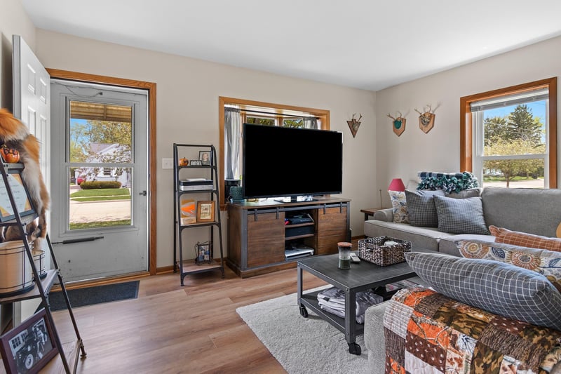 1715 Delaware St, Oshkosh, WI 54902-6726