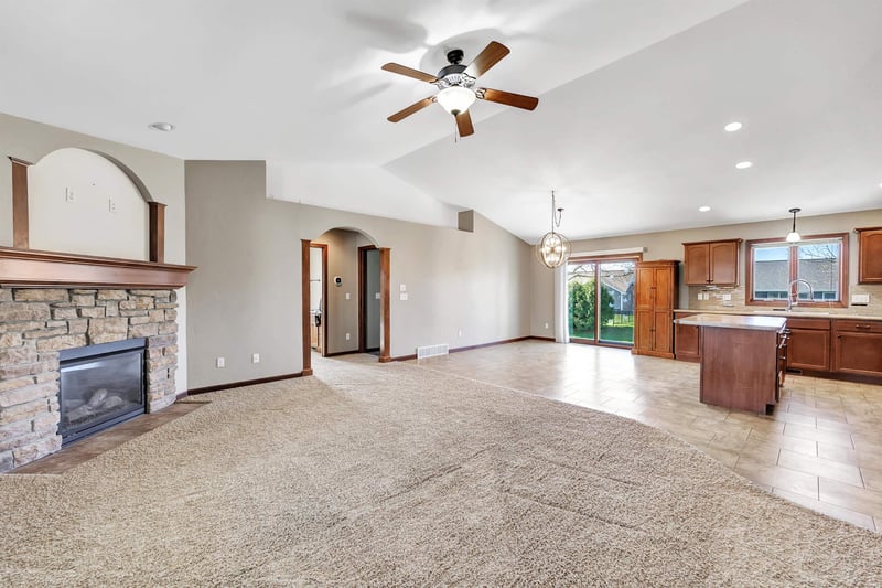 W7035 Glen Valley Dr, Greenville, WI 54942