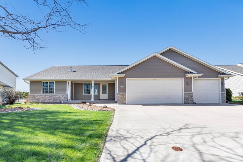 W7035 Glen Valley Dr, Greenville, WI 54942