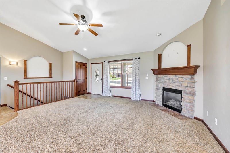 W7035 Glen Valley Dr, Greenville, WI 54942