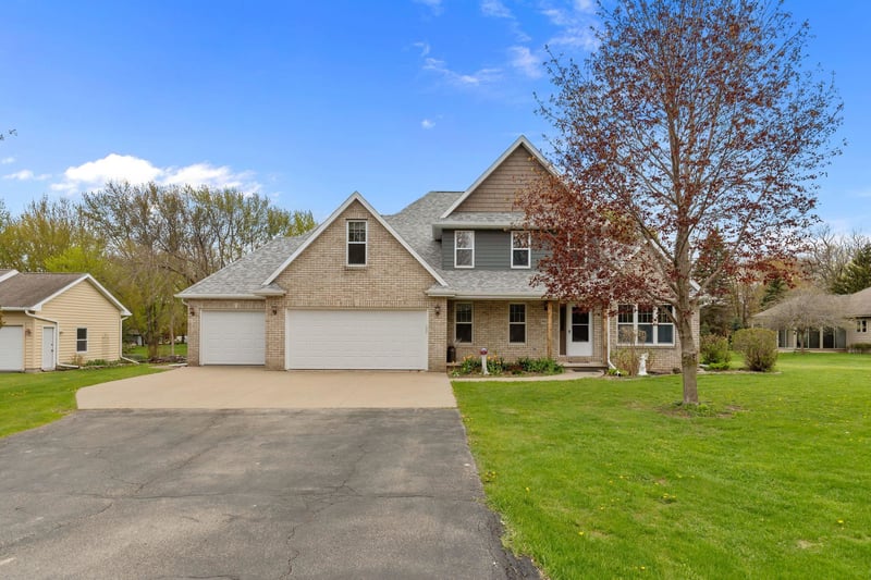 W6173 Long Ct, Appleton, WI 54914