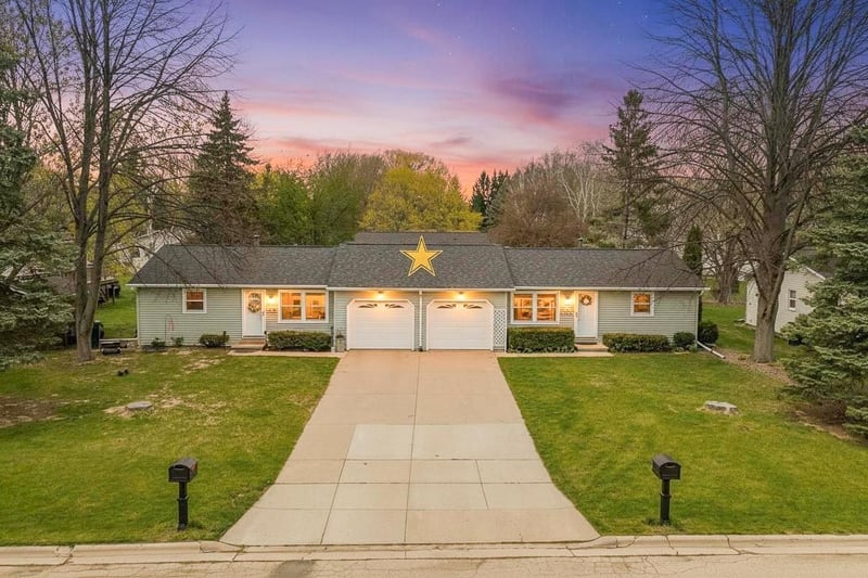 2692 Lavender Ln, Green Bay, WI 54313