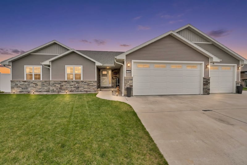 1724 Bridge Port Cir, De Pere, WI 54115