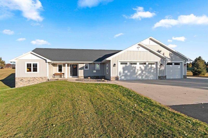 848 Wildrose Ln, Sobieski, WI 54171-9207