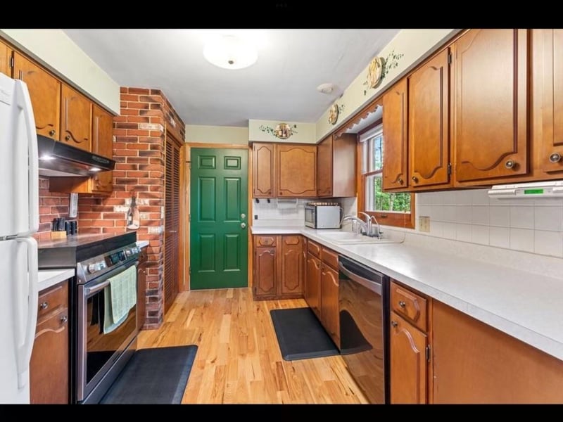 N1251 River Dr, Greenville, WI 54942-8616