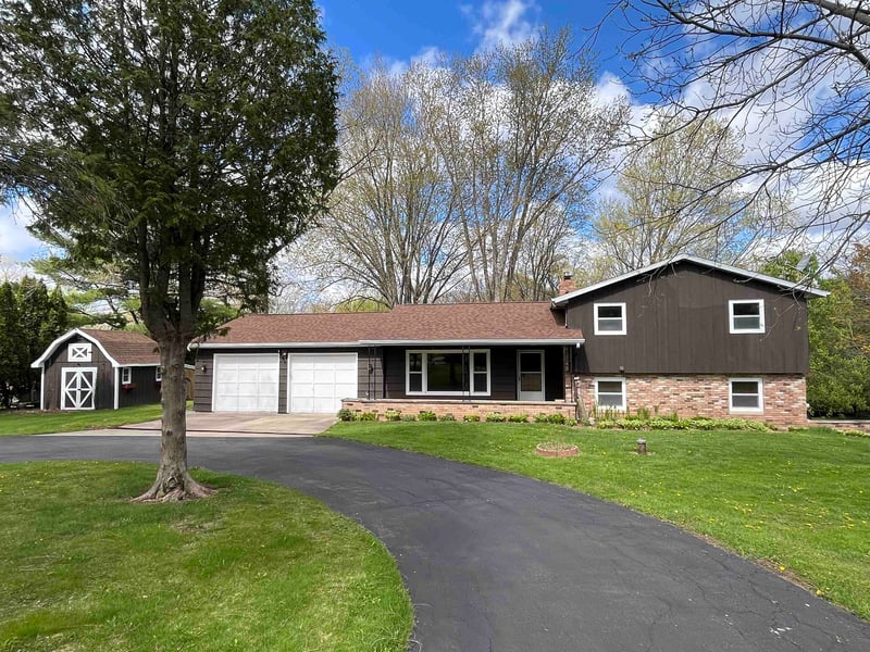 N1251 River Dr, Greenville, WI 54942-8616