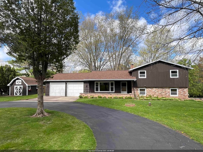 N1251 River Dr, Greenville, WI 54942-8616
