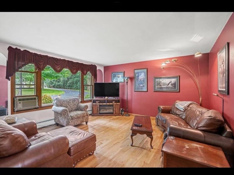 N1251 River Dr, Greenville, WI 54942-8616