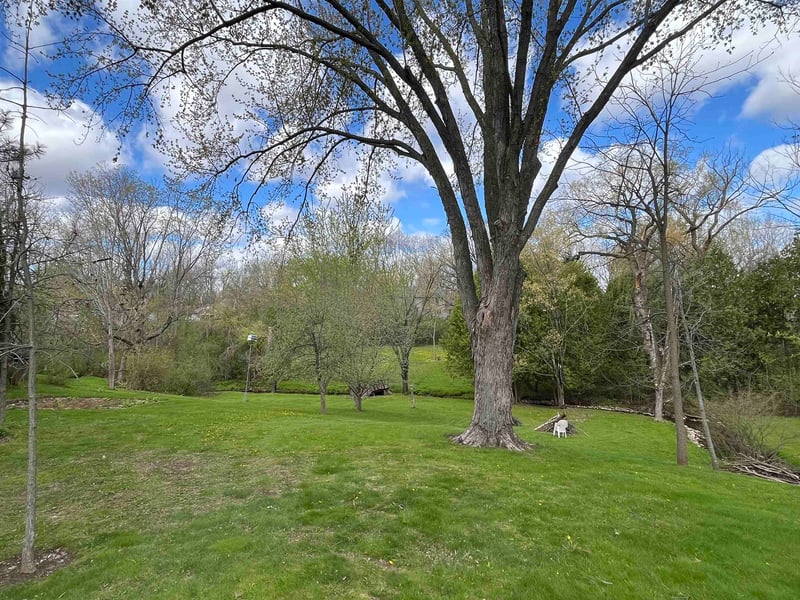 N1251 River Dr, Greenville, WI 54942-8616