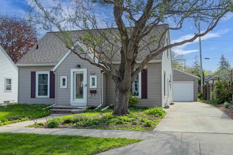 1916 Clark St, Appleton, WI 54911