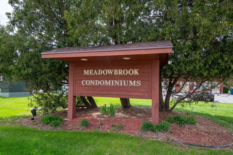 2240 Meadowbrook Ct #D, Oshkosh, WI 54904