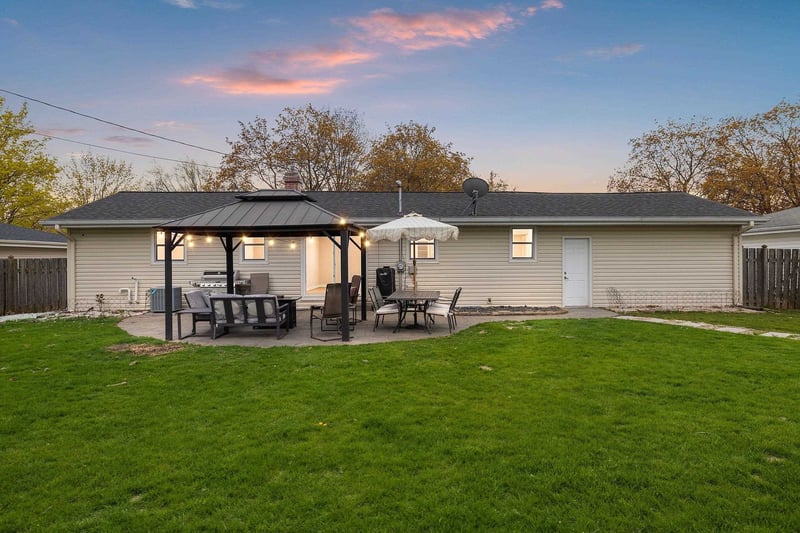 980 Mancel Ln, Green Bay, WI 54304-4425