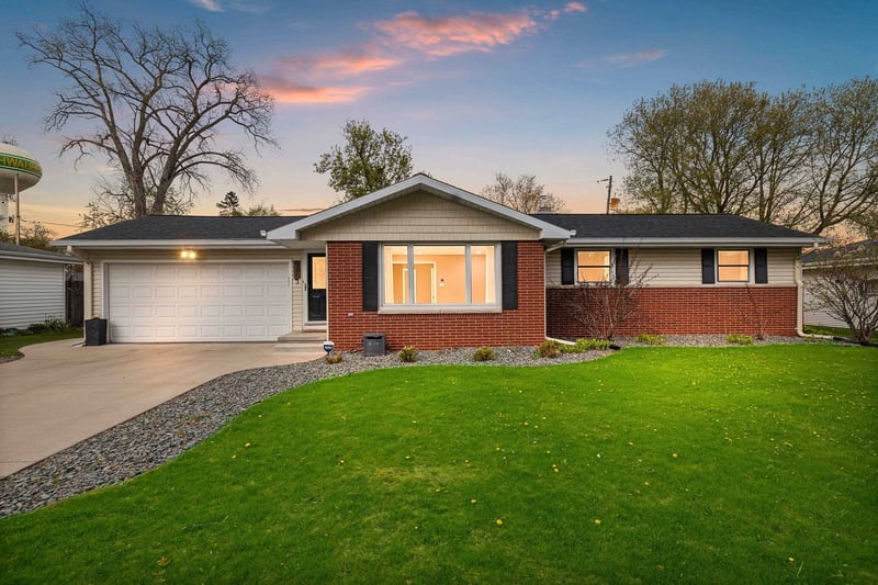 980 Mancel Ln, Green Bay, WI 54304-4425