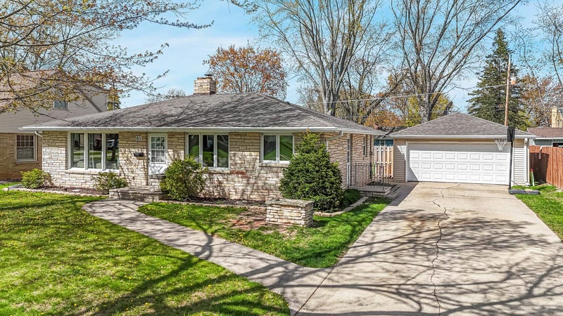 801 Bomier St, De Pere, WI 54115