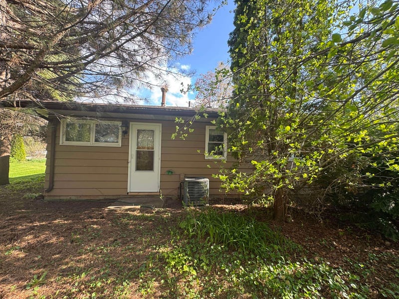 22 Welle Dr, Oshkosh, WI 54902