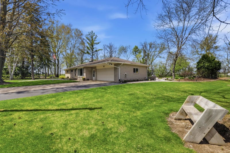 N222 Two Mile Rd, Appleton, WI 54914